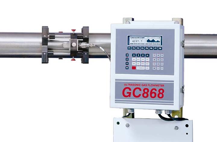 GC868 Clamp On Gas Flowmeter installed on a pipe