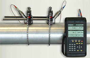 PT878 flow meter and transducers installed on a metal pipe