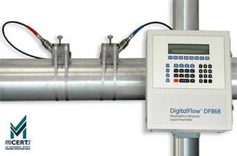 The Panametrics DF868 flow meter transmitter and transducers installed on a pipe. MCERTS logo in corner